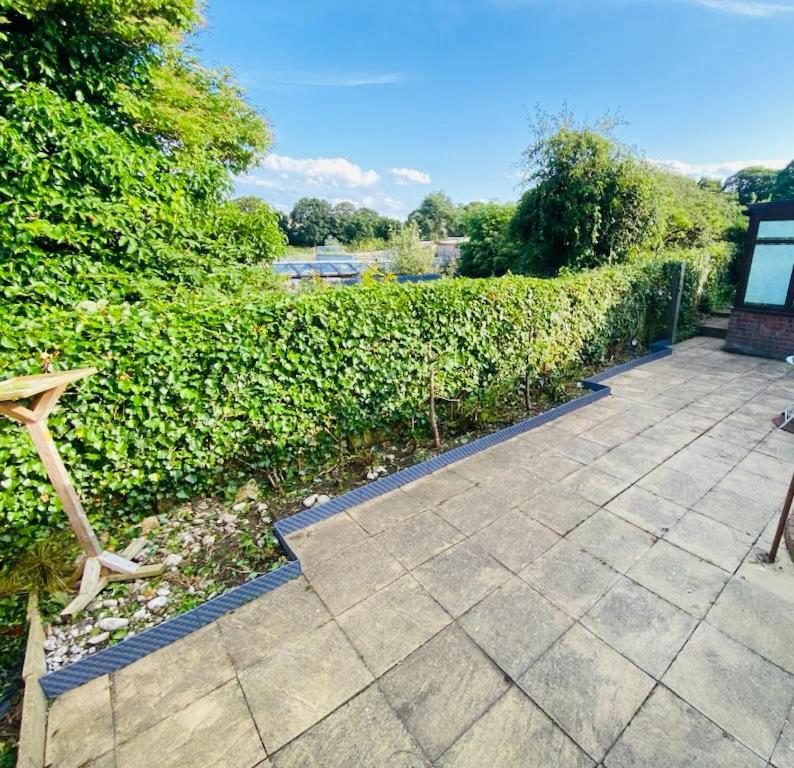 Stunning Quirky Home In アンブル エクステリア 写真